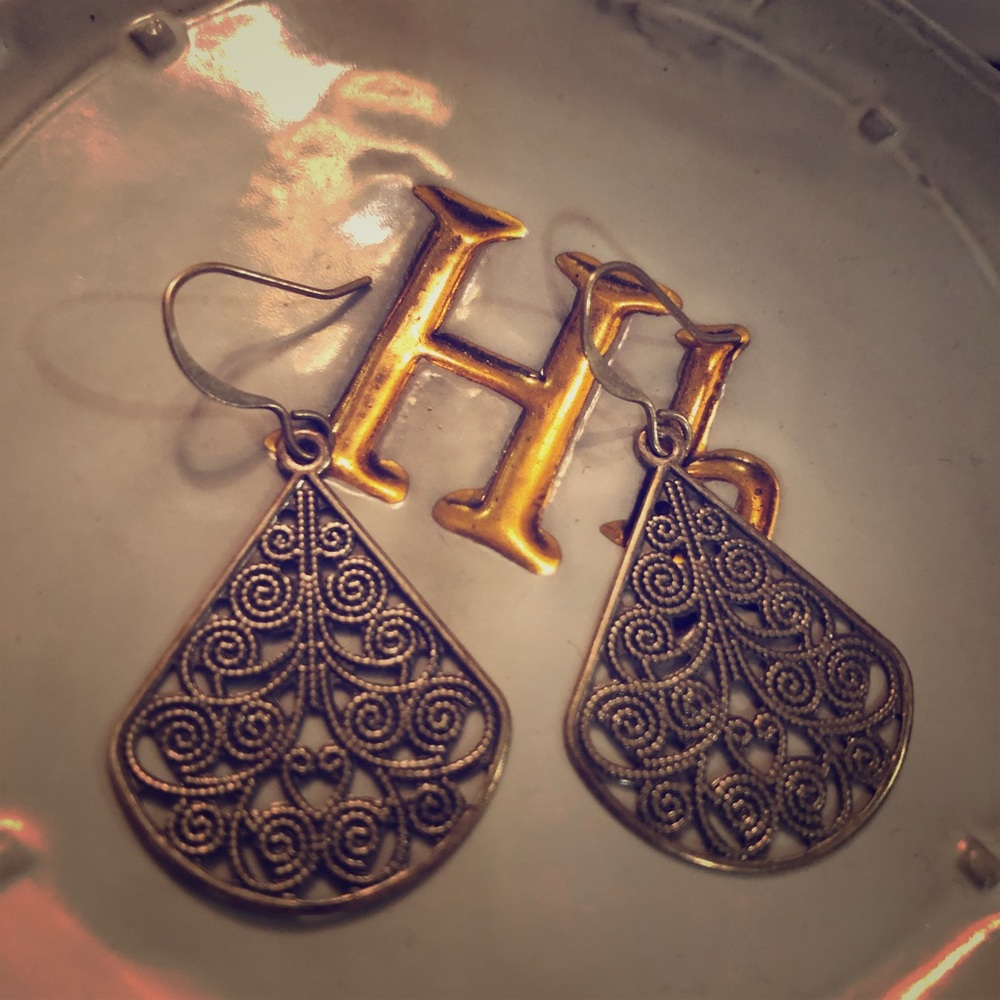 Silver chandelier teardrop shaped earrings✨